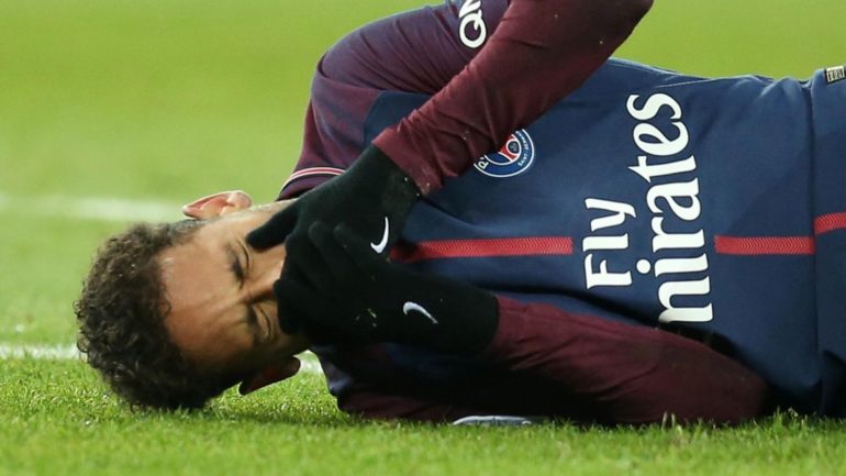 Neymar chấn thương nặng hơn dự đoán, Real Madrid cũng lo lắng ảnh 1